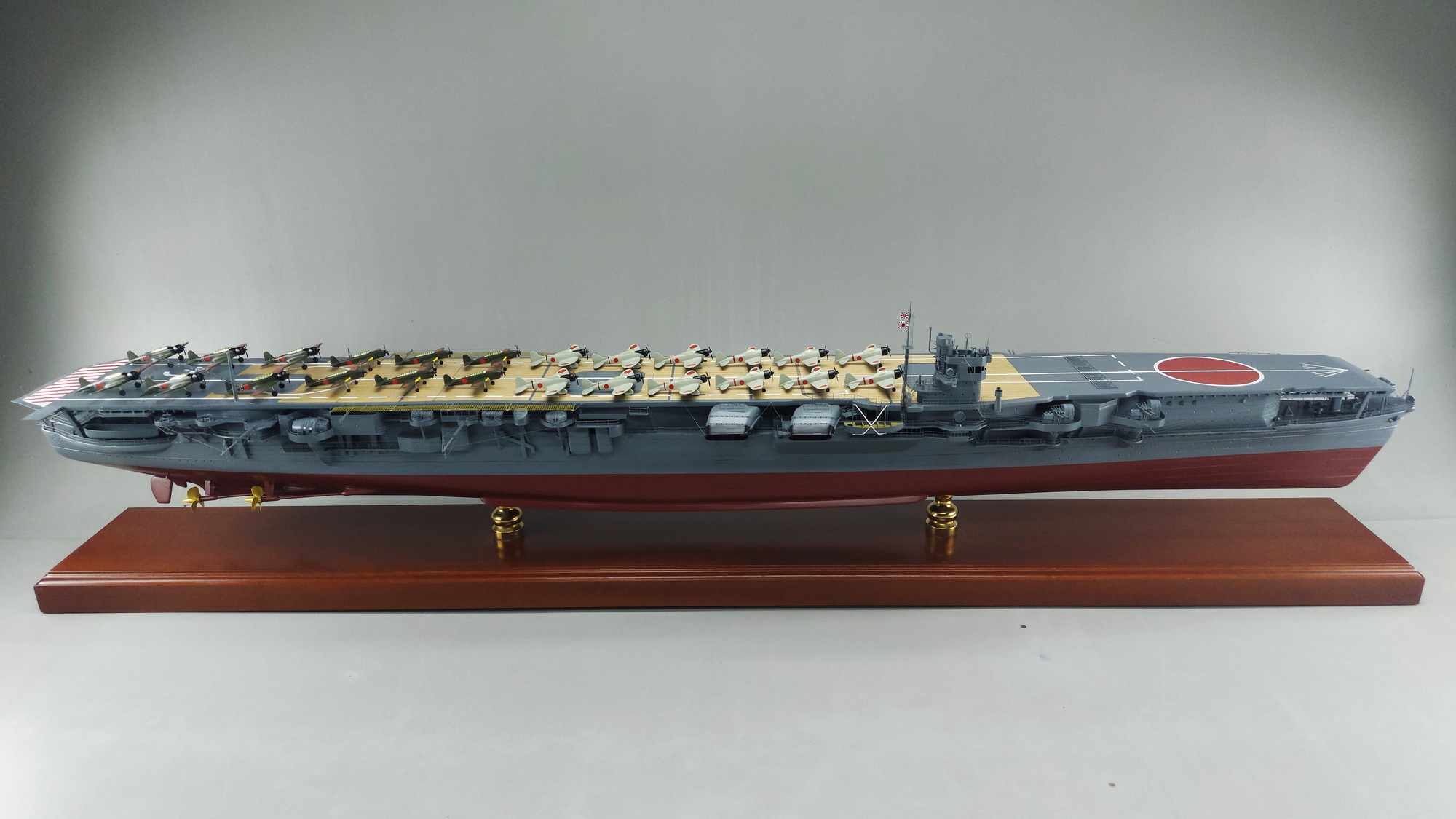 1/144空母蒼龍精密模型完成品塗装済、木製ハンドメイド艦船模型、空母蒼龍精密艦船模型完成品台座付の製作と通販専門店 ウッドマンクラブ