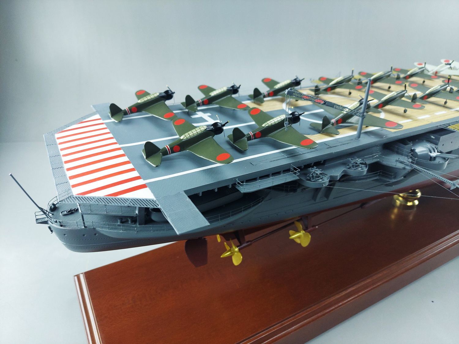 1/144空母蒼龍精密模型完成品塗装済、木製ハンドメイド艦船模型、空母蒼龍精密艦船模型完成品台座付の製作と通販専門店 ウッドマンクラブ